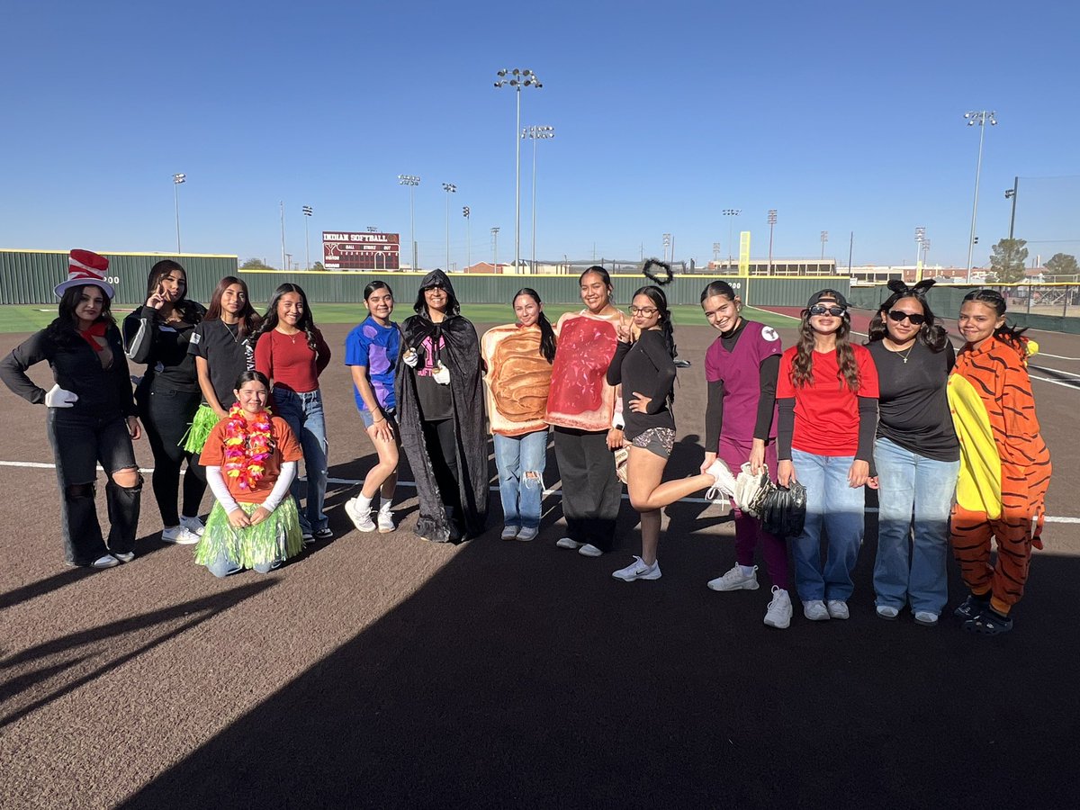 Happy Halloween from YHS Softball 🎃🥎🧡