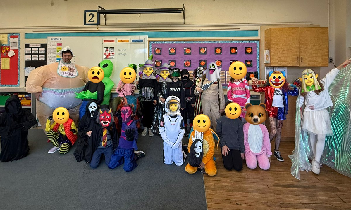TylerAshford's tweet photo. Happy Halloween from Room 210! 🎃👻 https://t.co/Y6VRfxbPEN