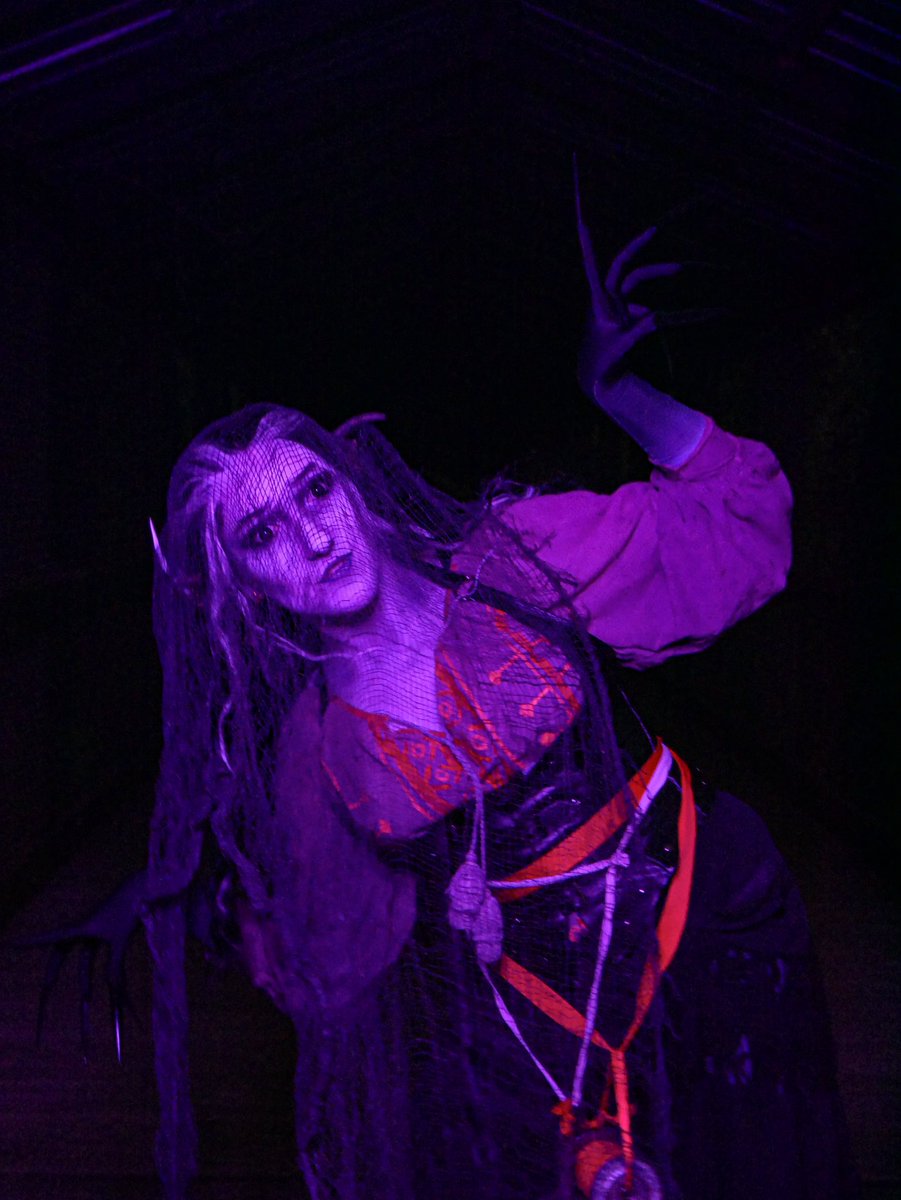 NerdyNostalgia_'s tweet photo. Happy Halloween 🖤🪦 Form of Dread be upon ye! 
📸 redfoxwithcamera (IG)
Cosplay made by myself and rj.actually.cosplays (IG) 

Laudna created by @Marisha_Ray on @CriticalRole #Cosplay #CriticalRole #criticalrolecosplay https://t.co/Z9SCbvttIV