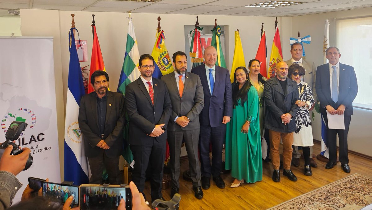 Emb. en Bolivia tweet media