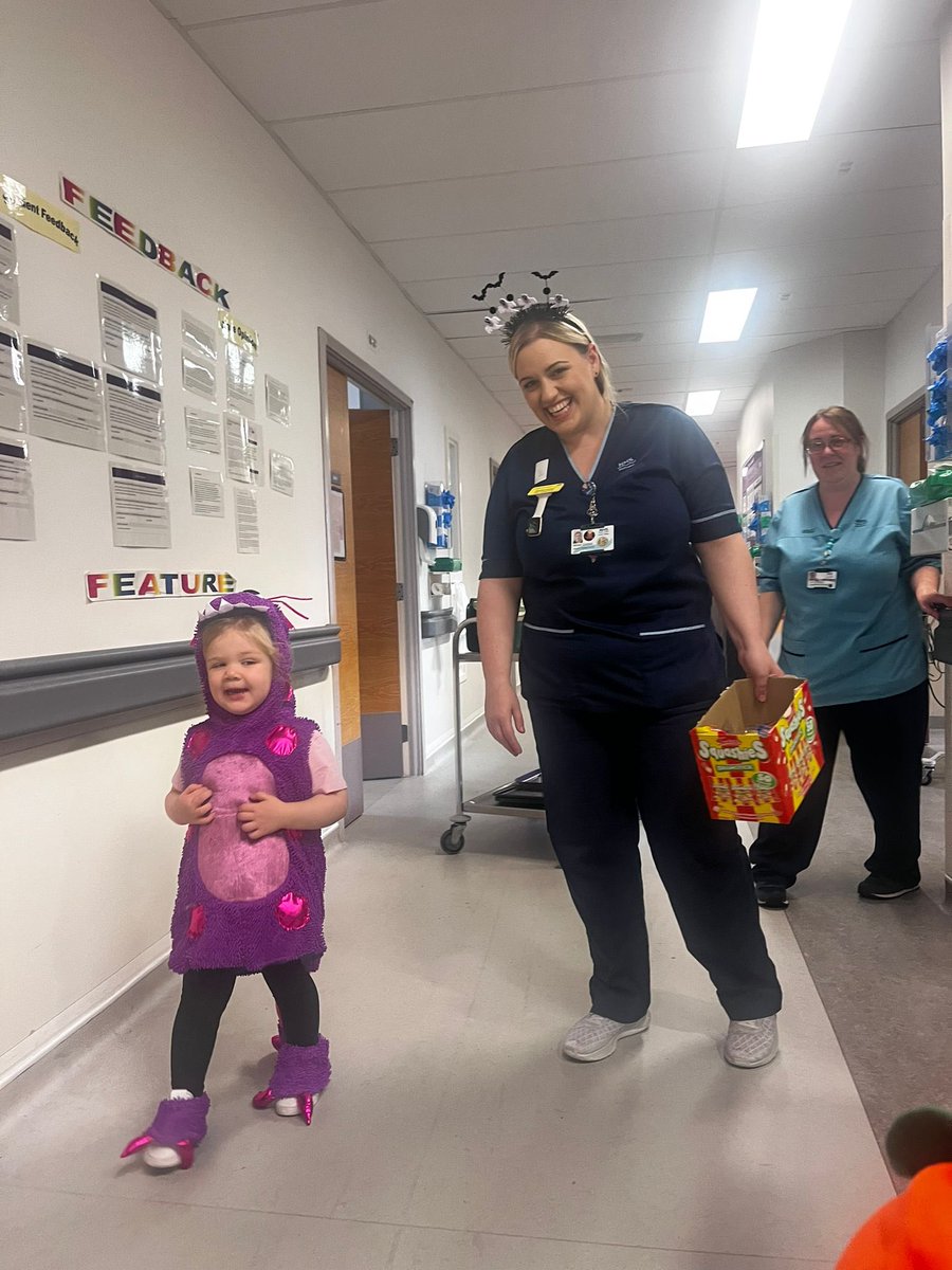 When the tricksters gave the treats! 🧡🖤 

The Patients of B23 getting their Halloween sweets! Thanks to some future nurses! 💙🦴<a href="/NHSForthValley/">NHS Forth Valley</a> @karen_goudie <a href="/Dodd68Fra/">Frances Dodd</a> <a href="/DrDavid_watson/">Dr David Watson</a> <a href="/NHSFVPE/">NHS FV Practice Education and Development</a>