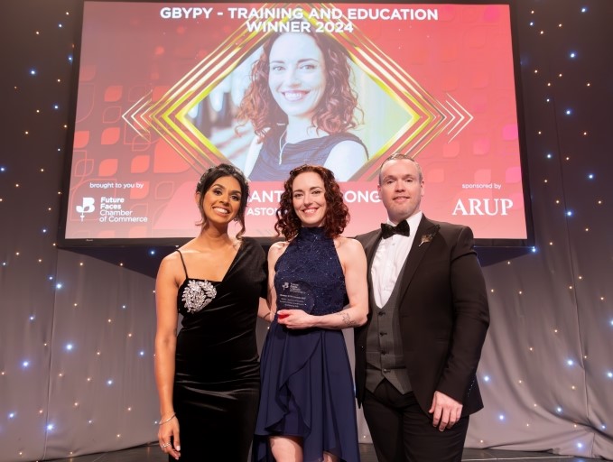 Aston University PR (@astonpress) on Twitter photo 🏆|<a href="/AstonUniversity/">Aston University</a>'s <a href="/samanthastrong/">Dr Sam Strong ⚡</a> has won a <a href="/ffchamber/">Future Faces</a> award!
👩🏫Dr Strong won the Greater Birmingham Young Professional of the Year – Training and Education
🗣️Dr Strong “has a can-do attitude with an amazing commitment to young professionals"
👉tinyurl.com/mr3n2w9a 🏆|<a href="/AstonUniversity/">Aston University</a>'s <a href="/samanthastrong/">Dr Sam Strong ⚡</a> has won a <a href="/ffchamber/">Future Faces</a> award!
👩🏫Dr Strong won the Greater Birmingham Young Professional of the Year – Training and Education
🗣️Dr Strong “has a can-do attitude with an amazing commitment to young professionals"
👉tinyurl.com/mr3n2w9a