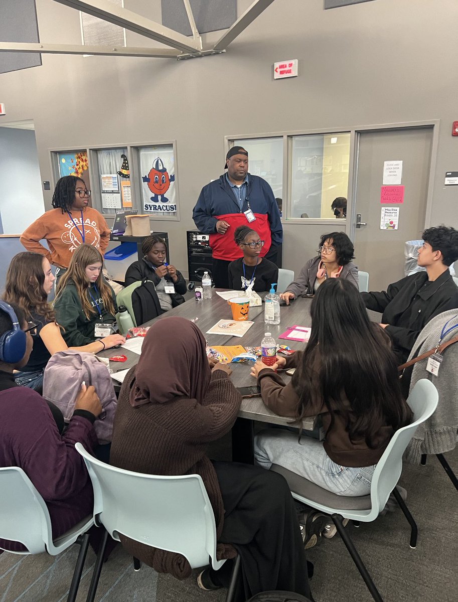 SyracuseSchools's tweet photo. Students on Superintendent Davis’ Student Cabinet visited @NottinghamSCSD Wednesday to discuss numerous topics. The group includes students from all of the SCSD High Schools. It’s a great opportunity for students to talk to administrators about district-wide issues. #SCSDSuccess https://t.co/QhMTMuylCt
