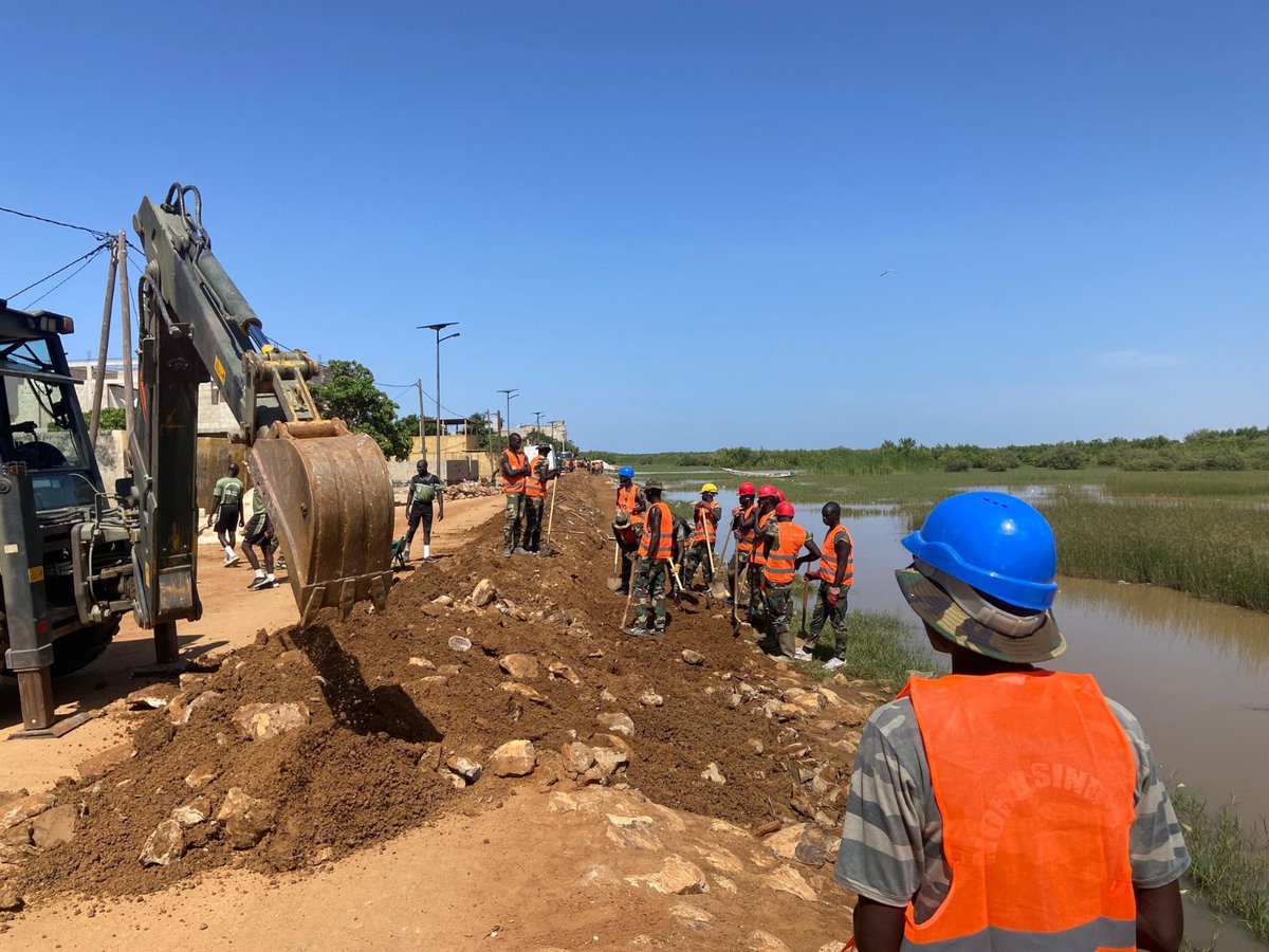 RTS1_Senegal's tweet photo. SAINT-LOUIS | Construction d’une digue à Darou pour protéger la ville des débordements du fleuve Sénégal
https://t.co/cS40nsoKh5 https://t.co/LVCsndLXaP