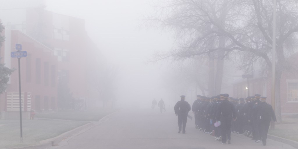 GRCDepot's tweet photo. 👻🎃 Atmosphère sinistre pour l’Halloween à l’École de la #GRC! Le brouillard épais donne une allure effrayante à l’École, mais pas assez pour stopper les cadets qui poursuivent leur formation. L’École de la GRC vous souhaite une joyeuse Halloween en toute sécurité! https://t.co/wvfgtcTNmn