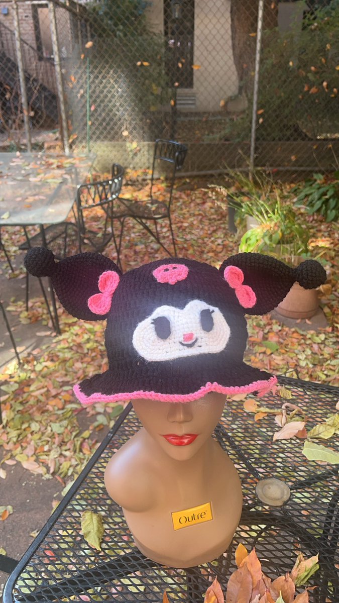 PearlsPatterns's tweet image. Kuromi hat for my Sanrio bestie