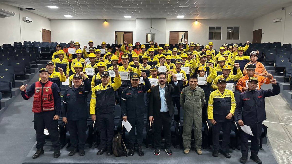 Emb. en Bolivia tweet media