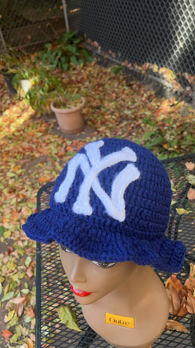 PearlsPatterns's tweet image. New York Yankees crochet hat