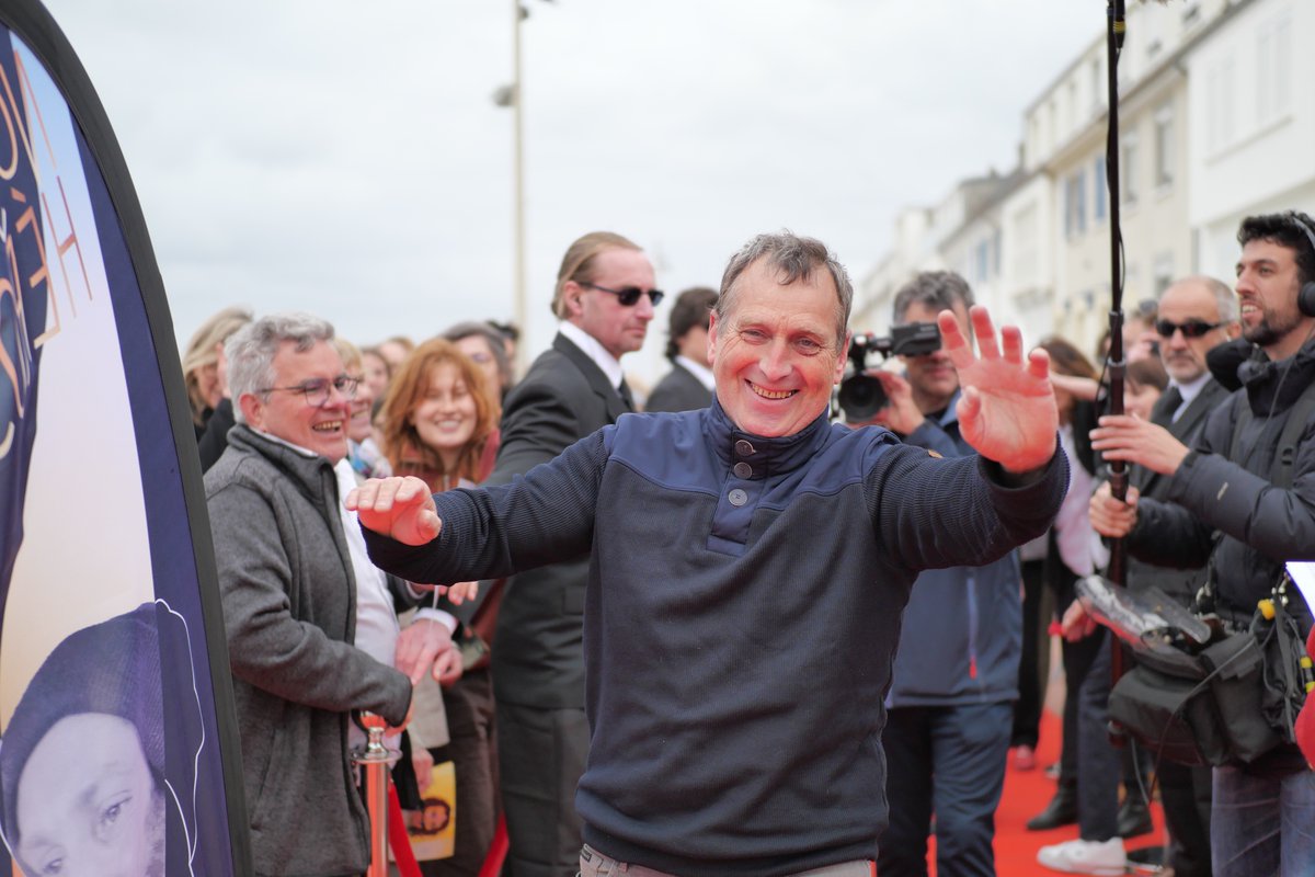 Plutôt que déprimer le jour de la Toussaint, on se retrouve demain 1er novembre à #Carcassonne à 14h au Collisée puis à #Perpignan à 18h au Castillet pour une avant-première de "Au Boulot !"
J'y serai... ac des rires et des larmes en salles.
<a href="/jour2fete/">Jour2Fête</a> <a href="/Fakir_/">Ezz Tekin</a> <a href="/Francois_Ruffin/">François Ruffin</a>