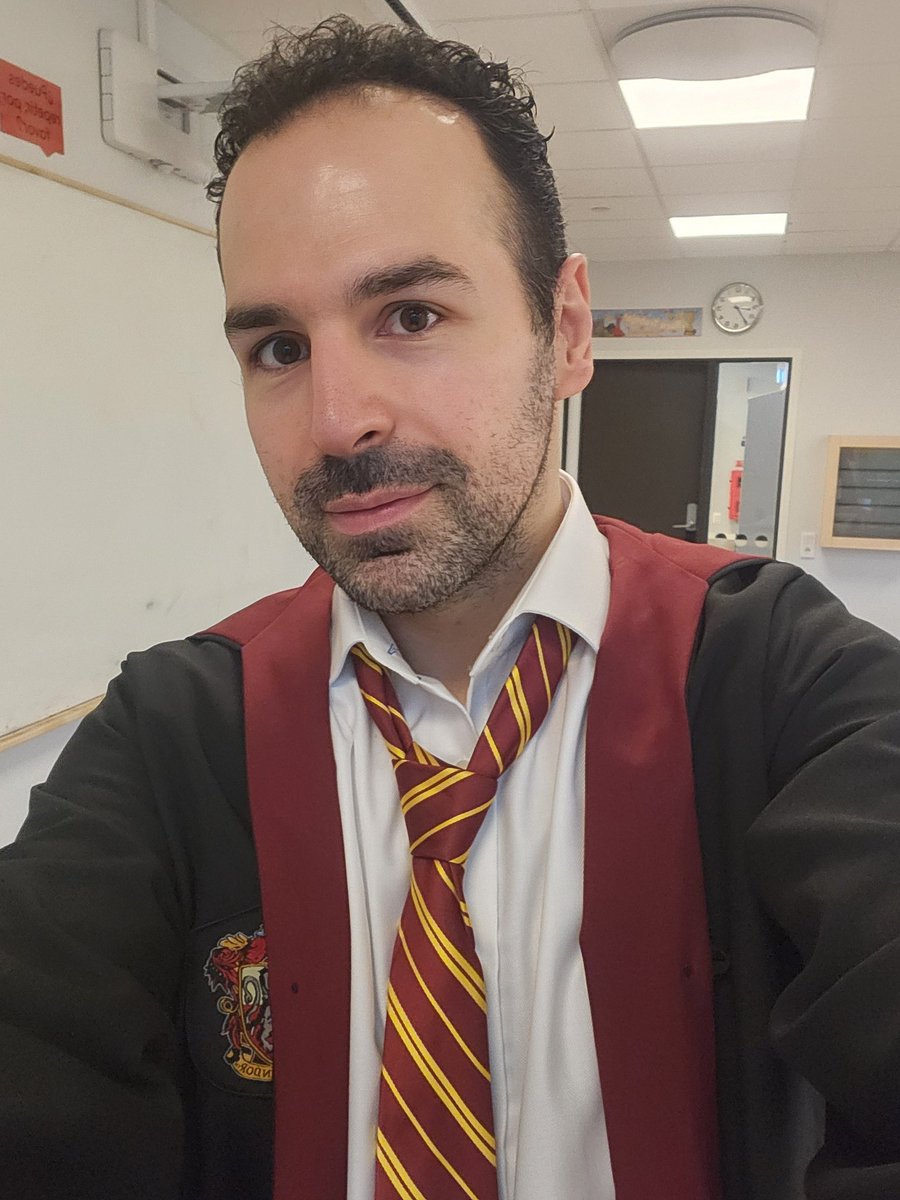 Happy #Halloween , the world! Always fun teaching in full Hogwarts attire, keeping the tradition for another year in class 😁