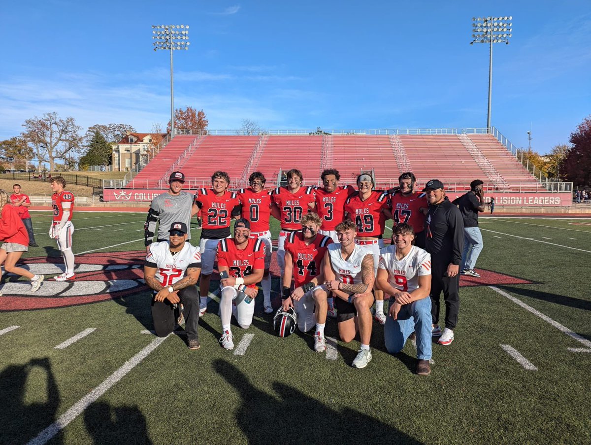 Family! Thankful for the best LB core! ❤️🖤  <a href="/DLButler_2114/">DeMarkco Butler</a>  <a href="/JoshLamberson/">Coach Lambo</a> <a href="/CoachZ_McCarthy/">Zach McCarthy</a> <a href="/UCMFootballTeam/">Mules Football</a> <a href="/JonesgGreg/">Greg Jones, CSCS</a>