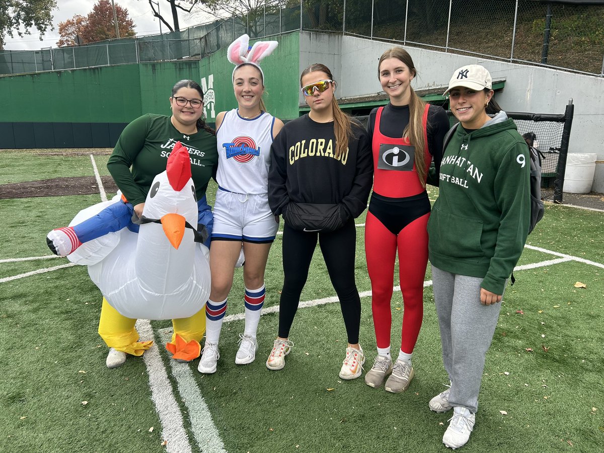 Happy Halloween from Jasper Softball!🎃👻💀 

Who had the best costume???