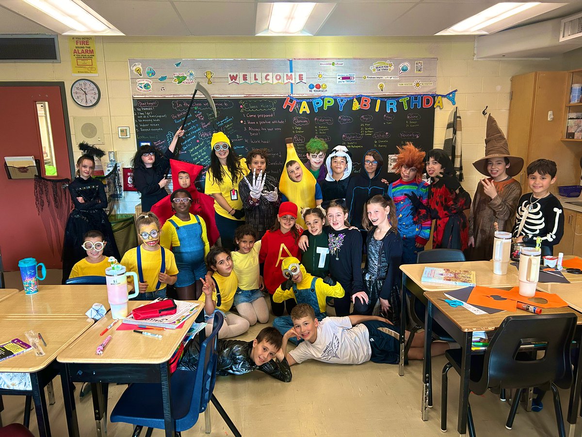 MartynaK1984's tweet photo. Happy Halloween from room 9! 🎃@stmattoakville https://t.co/1FV4M5eKUB