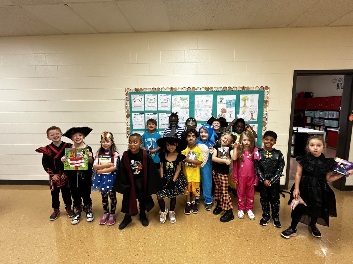 rachel_hend's tweet photo. Just a bunch of minions! We had SO MUCH FUN at our book character parade @ChristianaES1!!! https://t.co/SYATnbUyIg