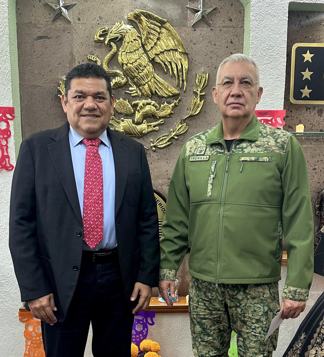 Nos reunimos con el General Ricardo Trevilla Trejo, titular de la @SEDENAmx, con quien llevamos muy buena relación y total coordinación en las estrategias de seguridad. Vamos a seguir avanzando para bien de las familias tabasqueñas.
