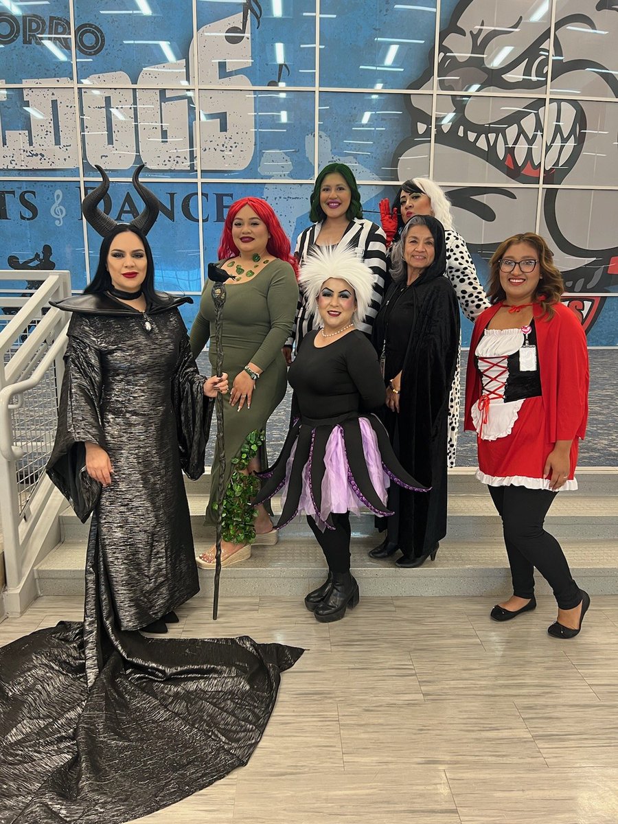 Socorro_HS1's tweet photo. Halloween at #BULLDOGNATION https://t.co/oT6ZRtdAsA