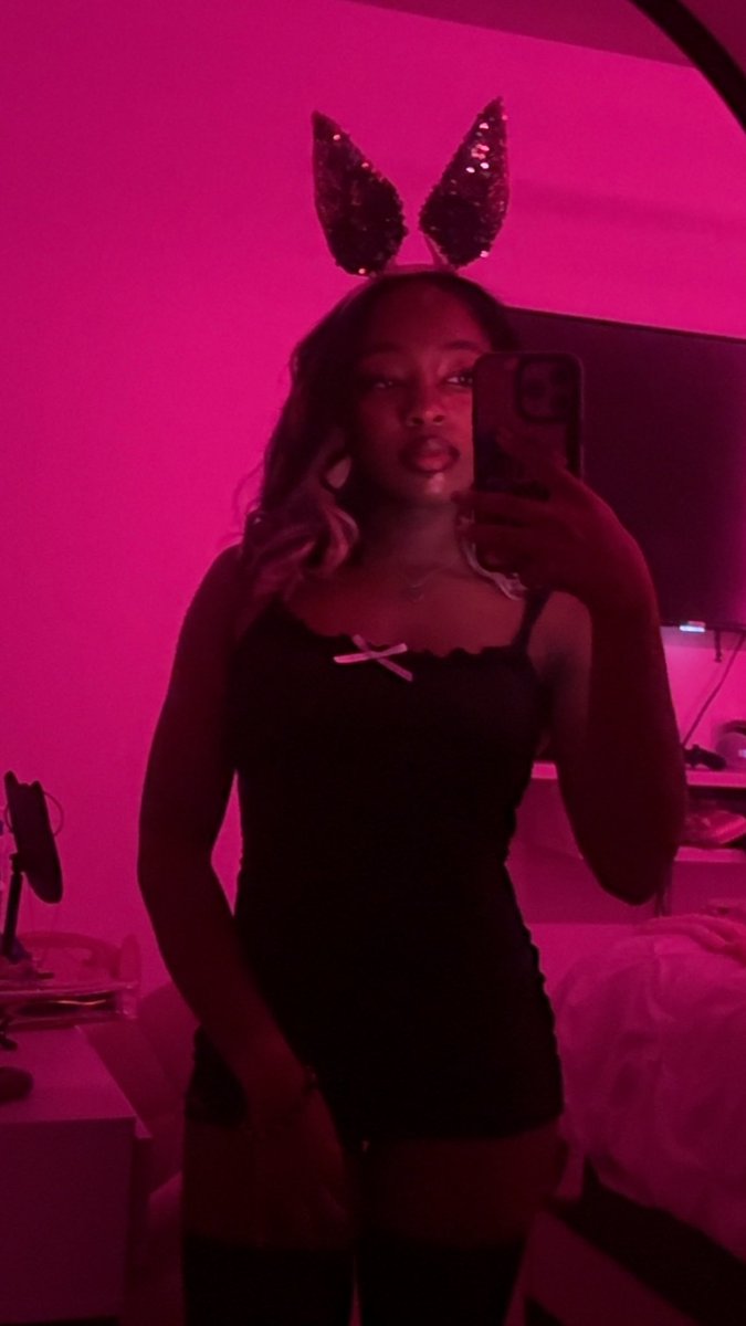 k_aiaaa's tweet photo. happy halloween babes 💋🩸 https://t.co/0PxczzXW9w