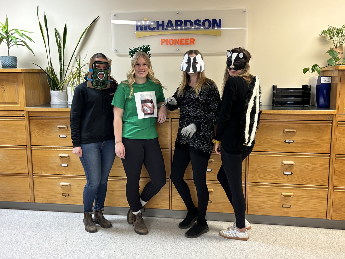 What are agronomist top fears while scouting? Trail cams, accompanied with an empty toilet paper roll, GR Kochia, badgers (personal top) and skunks. Keep it nerdy fellow agronomists.