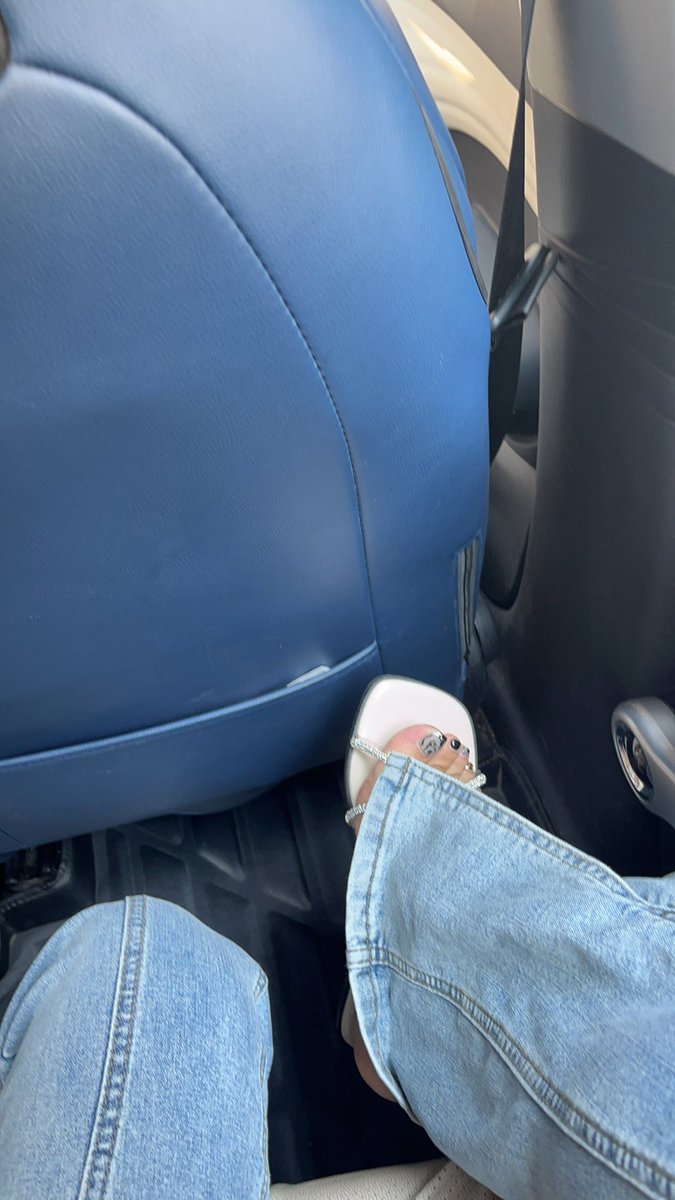 穿凉鞋晚上可真冻脚。