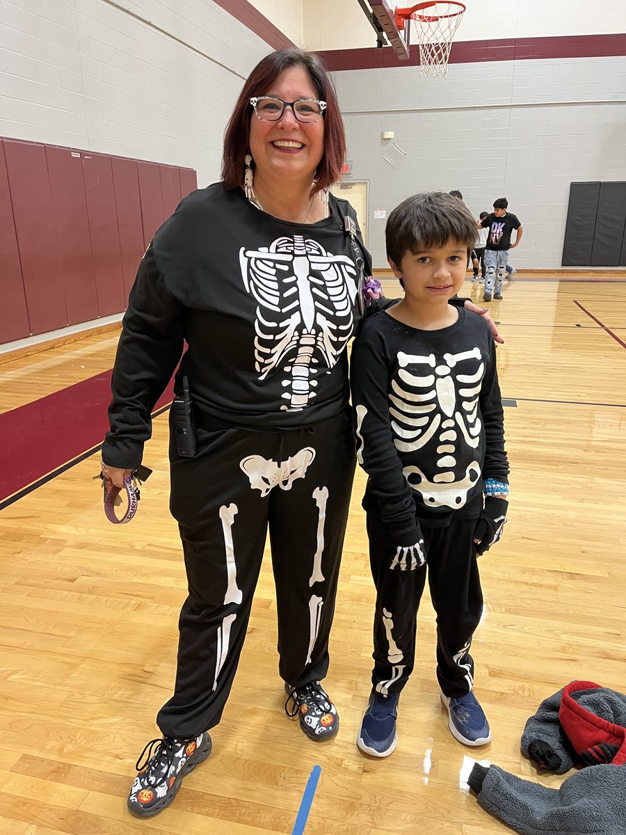 stephhall23's tweet photo. #twinning with a student! #DragonNation https://t.co/Q2jN8Gjx4I