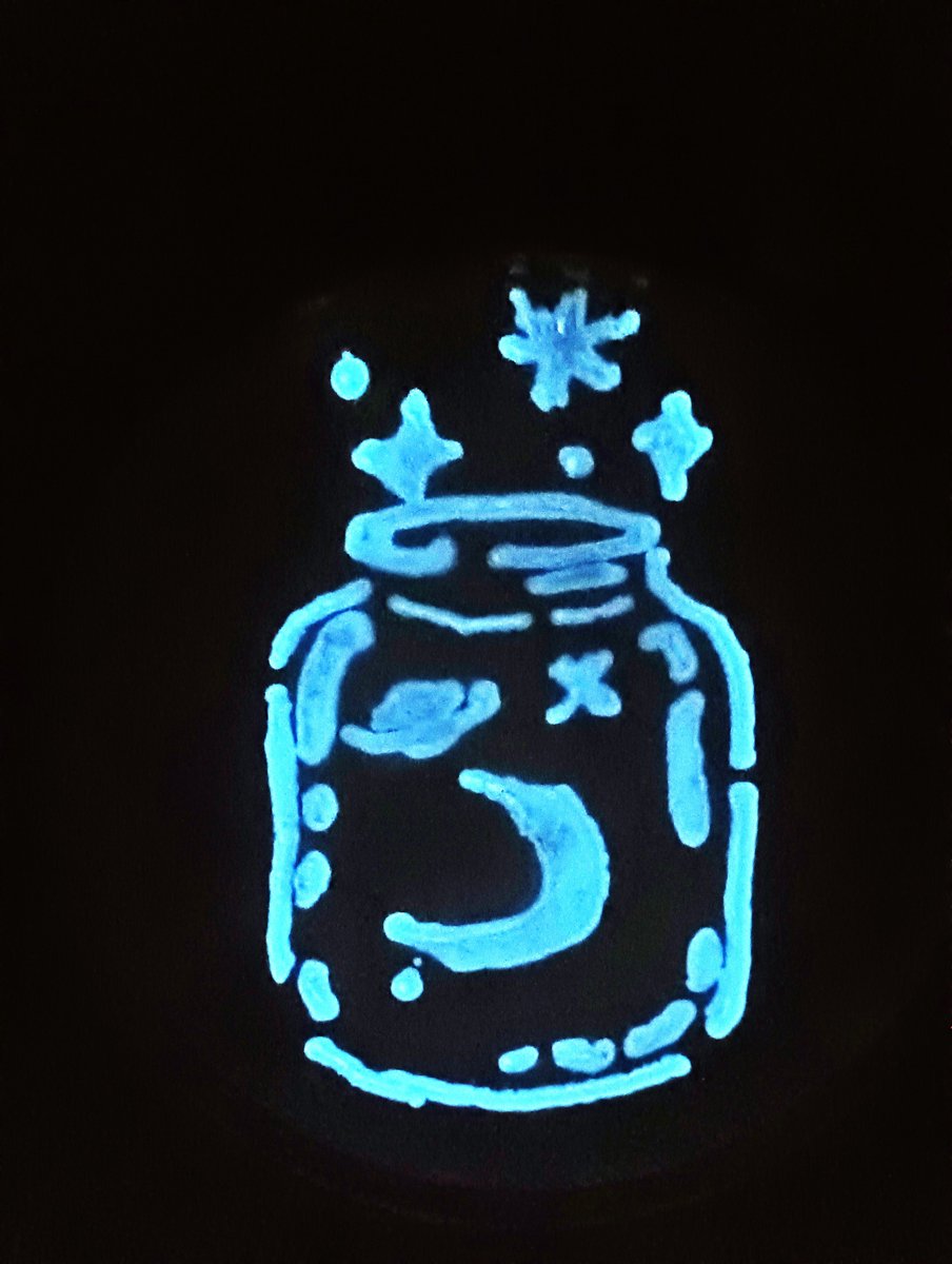 The lab made some Spooky 👻 Halloween 🎃 Agar Art! 🦠🧫🌟