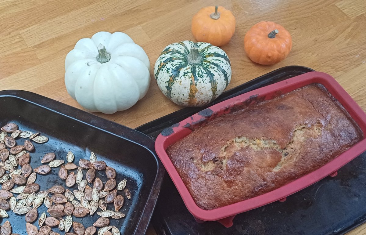 No #foodwaste this #Halloween! 🎃We've made a delicious pumpkin loaf and roasted the seeds. Download the recipes here 👇foodwiseleeds.org/recipes/pumpki…