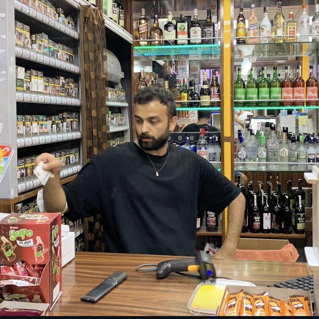 berkukhatik's tweet photo. size biraz gizli bilgi vereyim en derinden; herif geberiyor. 3 farklı hastalığı var, belarus'tan gelen uyuşturucu nitelikli eski doğu bloğu ilaçlarıyla ayakta tutmaya çalışıyorlar ama nafile..ilaçlar bir yandan da yan etkiler ile yeni sorunlar çıkarıyor ve çözüm üretemiyorlar. https://t.co/JCBCa874PJ