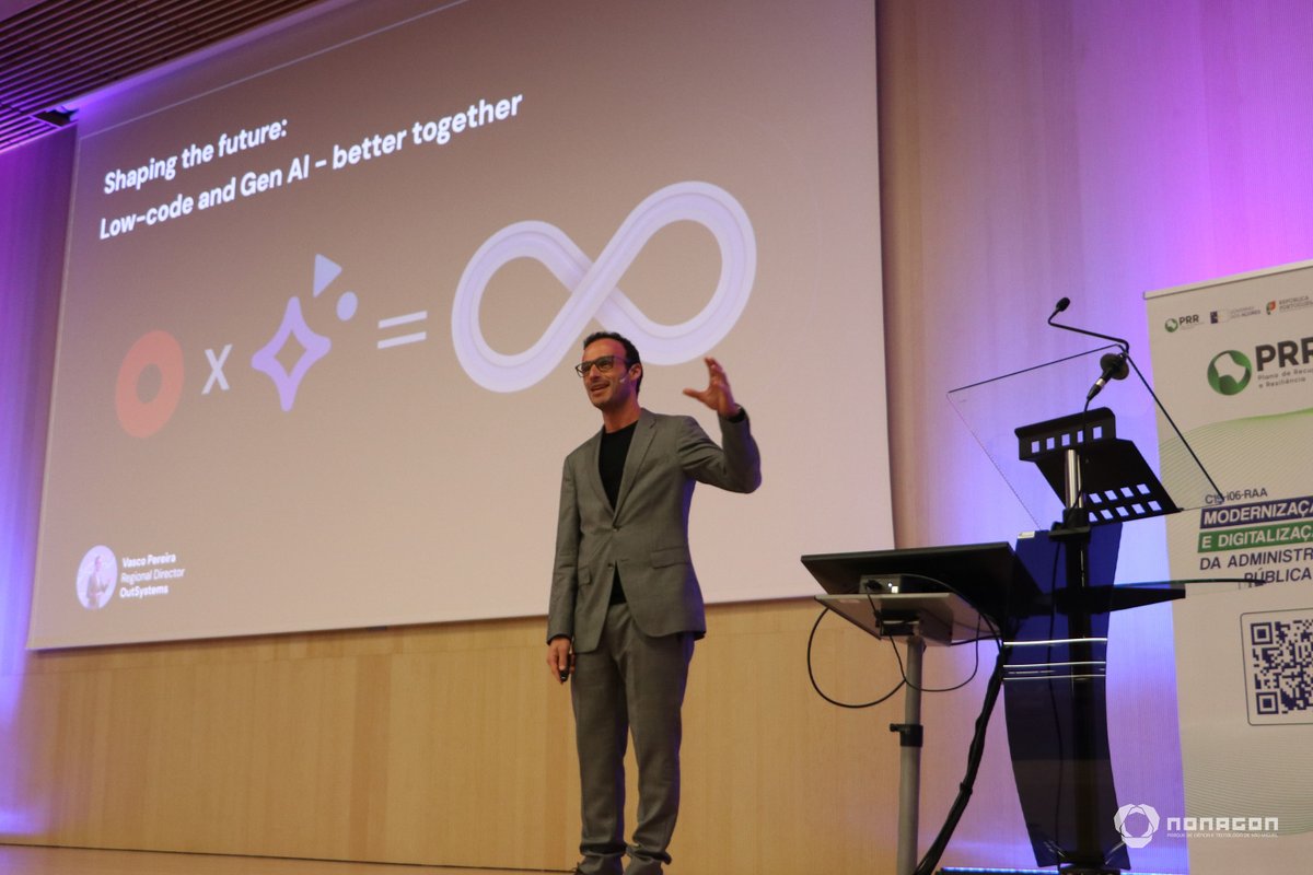 O nosso auditório recebeu o AI Azores Summit: evento que juntou especialistas de renome nacional e internacional para discutir o potencial transformador da Inteligência Artificial nos Açores.

Mais informações em 📷 nonagon.pt/nonagon-acolhe…
#nonagon #auditorio #tesarac #evento