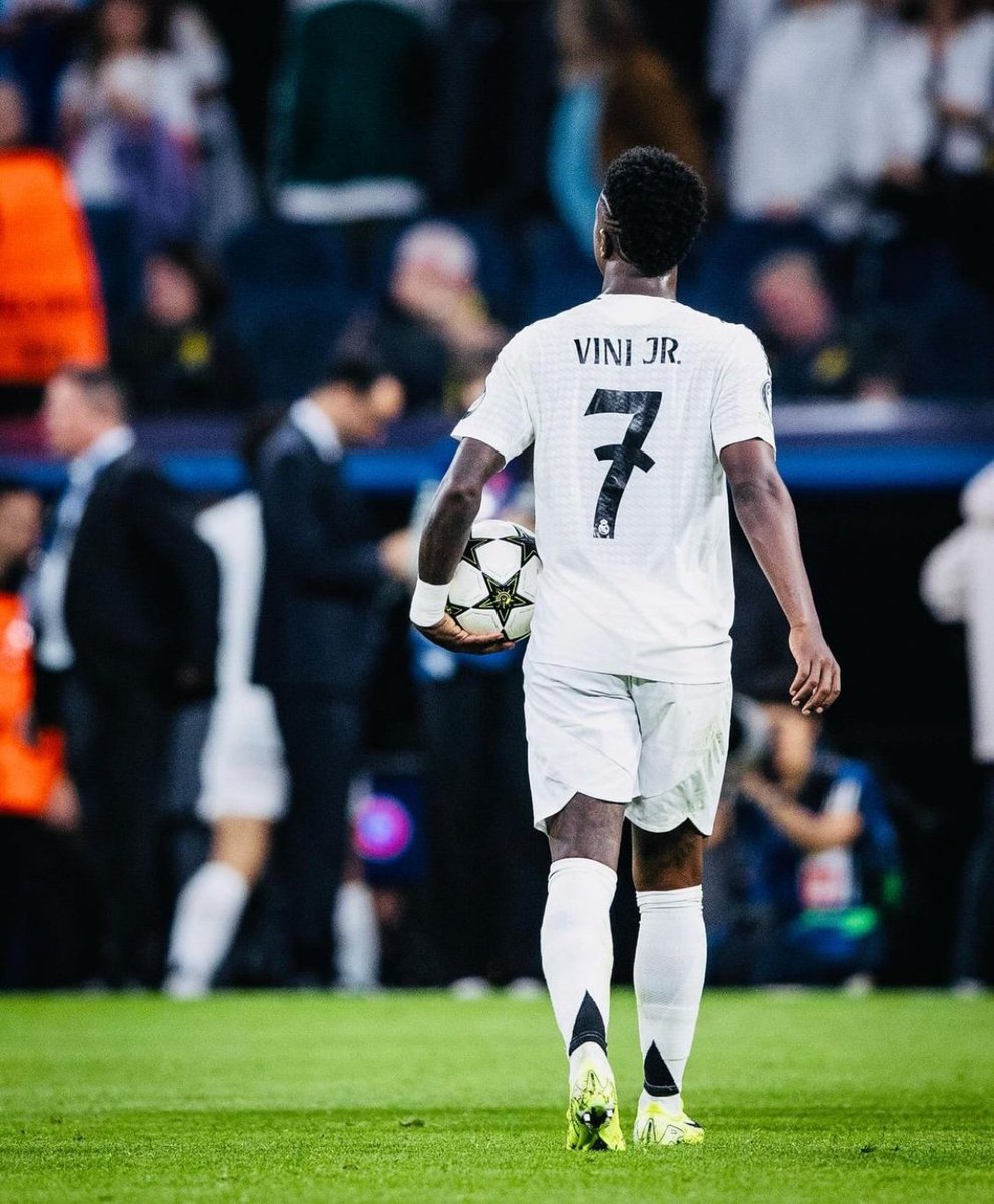 EncrrKala_'s tweet photo. Ils ont une occasion unique de rendre ce trophée beaucoup plus crédible que le Ballon d'or.

C'est à eux de décider https://t.co/Cwr1TuDUmV