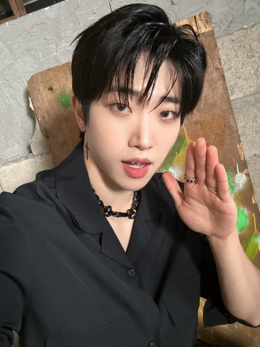 [DANN👑]

내 생일 주인공은 너야🫳🫳 
사랑해 킹메🌷

#TheKingDom #더킹덤 #TKD 
#DANN #단