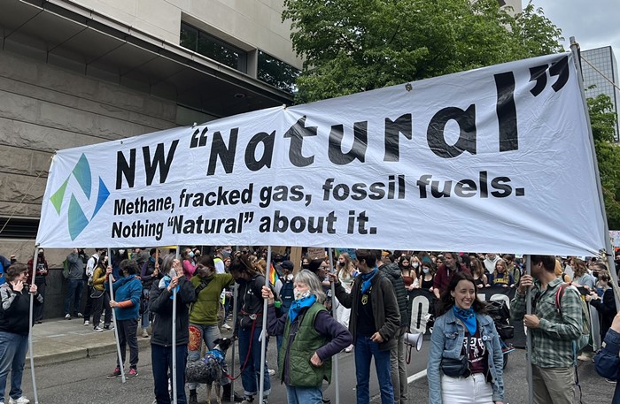 Lawsuits Allege Deceit and Greenwashing by Oregon’s Largest Gas Utility dlvr.it/TFwggZ