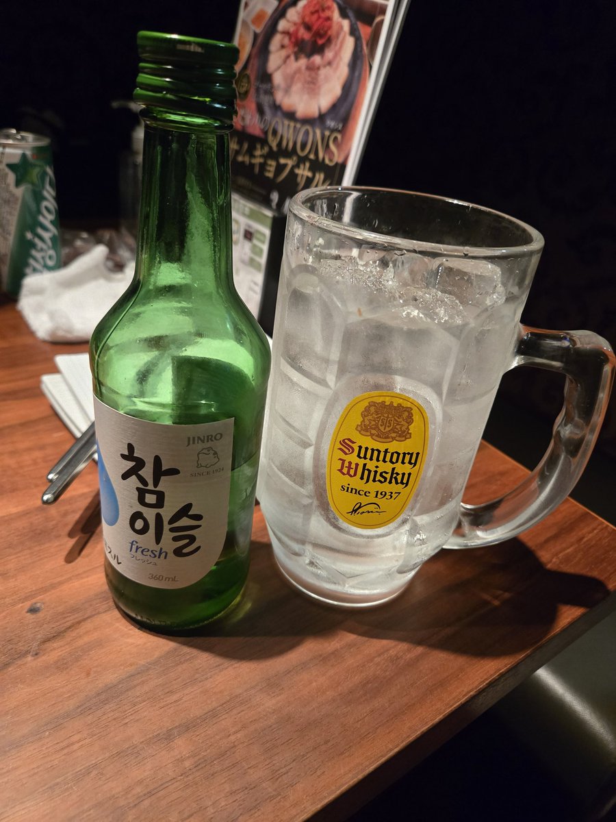 ecode1111's tweet image. メガハイボール頼んだらまさかの透明度

思わず追いチャミスル！！

スタッフさんに言おうかなと思ったけど家族に全力で止められた

皆さんならどうします？

#メガハイボール