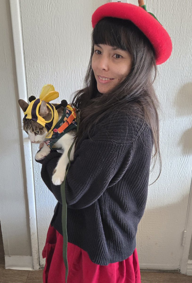 OhErisu's tweet photo. Bee safe this Halloween! 🐝 https://t.co/3N6ql9tZ7R
