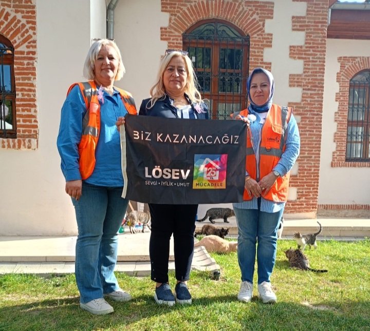 HlyaKrmaz1's tweet photo. Balikesir Altıeyül ilçesi Belediye başkanımız Hakan şehirli Beyefendinin eşi Huveyla hanımın düzenlediği meme kanseri farkındalık ayı kapsamında LÖSEV olarak kahvaltı etkinliğine katılım sağlayarak Vakfımız hakkında bilgilendirme yaptık. 
Emeği geçen herkese gönülden teşekkürler. https://t.co/OZEMGTrbdY