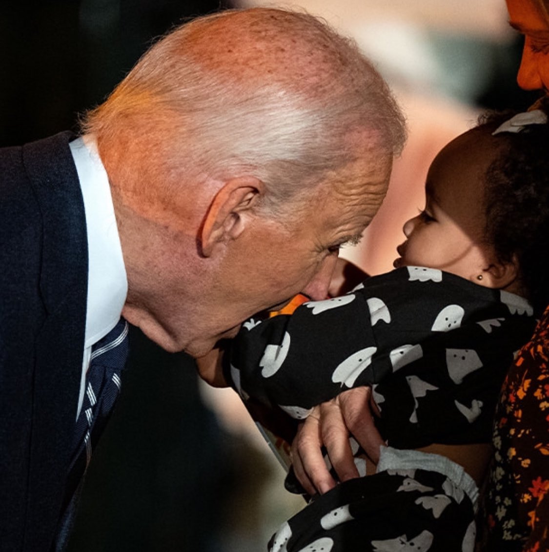 Giants_Nation11's tweet photo. How is this even real life 😭🤦🏻‍♂️ 

#joebiden #potus #president #HalloweenCostume #Halloween #Trump2024 https://t.co/PrDSpp6HS9
