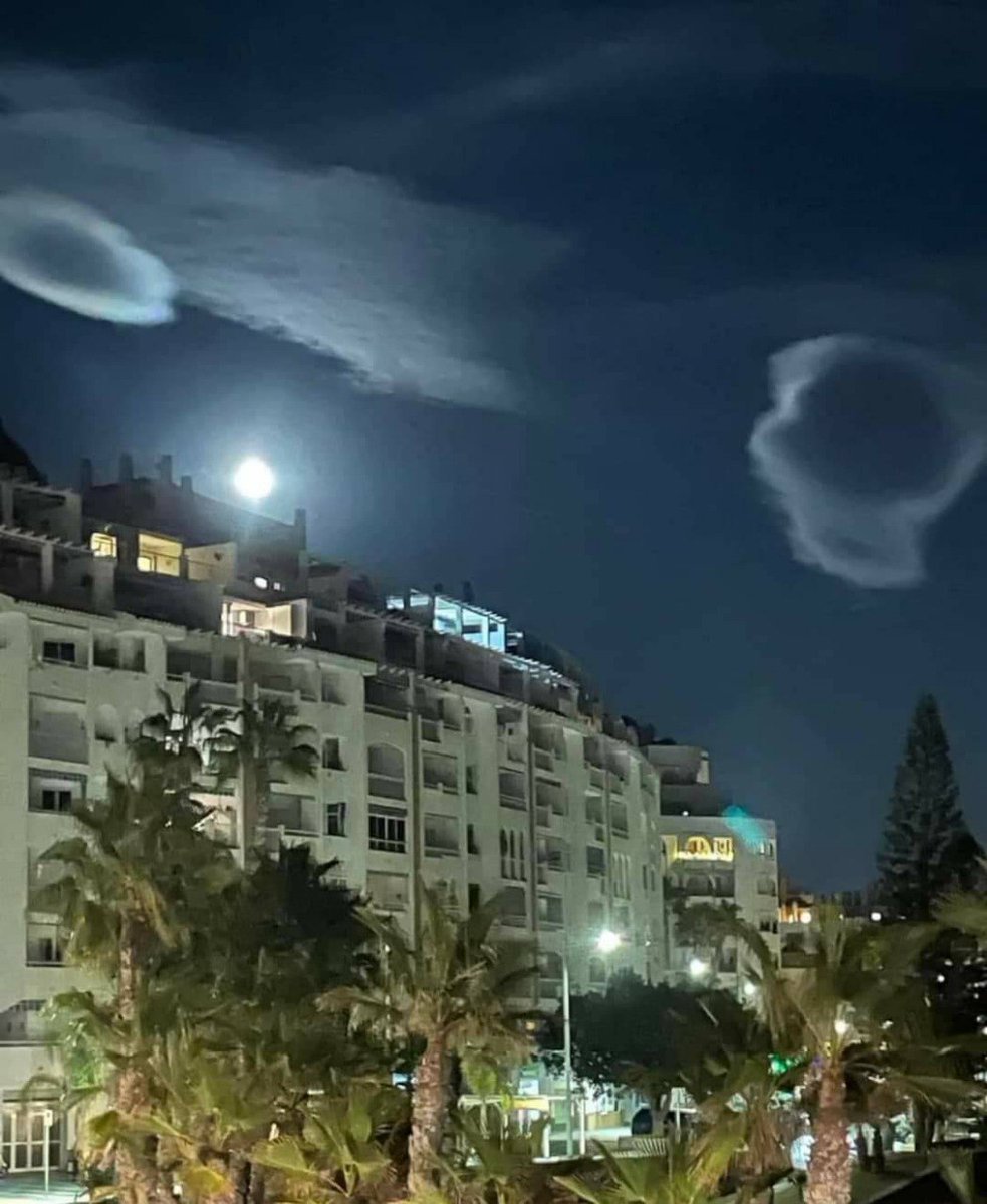 CitoyenInitie's tweet photo. Dans le ciel de Valence en Espagne avant la catastrophe.

Pensez par vous-même. https://t.co/jRLqgITm5i