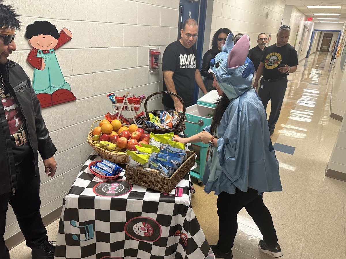 Ana Fernandez (@fernandez_ana89) on Twitter photo Rocktober was a HIT at VES! Thank you <a href="/LFCISD/">Raye Rocha</a> for treating out staff #WeRockedOctober Rocktober was a HIT at VES! Thank you <a href="/LFCISD/">Raye Rocha</a> for treating out staff #WeRockedOctober