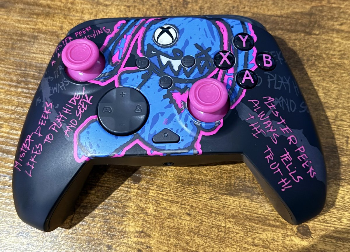 Shutter_Paw's tweet photo. I couldn’t not treat myself to this. Best use of the Xbox button I’ve seen on a custom controller 🐰#MrPeeks https://t.co/hqHNVt3lno