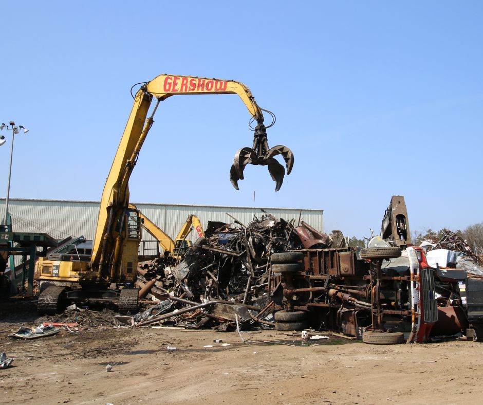GershowLI's tweet photo. The claws are on the hunt this spooky season—will your scrap be next? 👻♻️ 

#ScrapMetalRecycling #LongIsland #Huntington #MetalRecycling #BlueCollar #ScrapLife https://t.co/HSgYYGHVNr