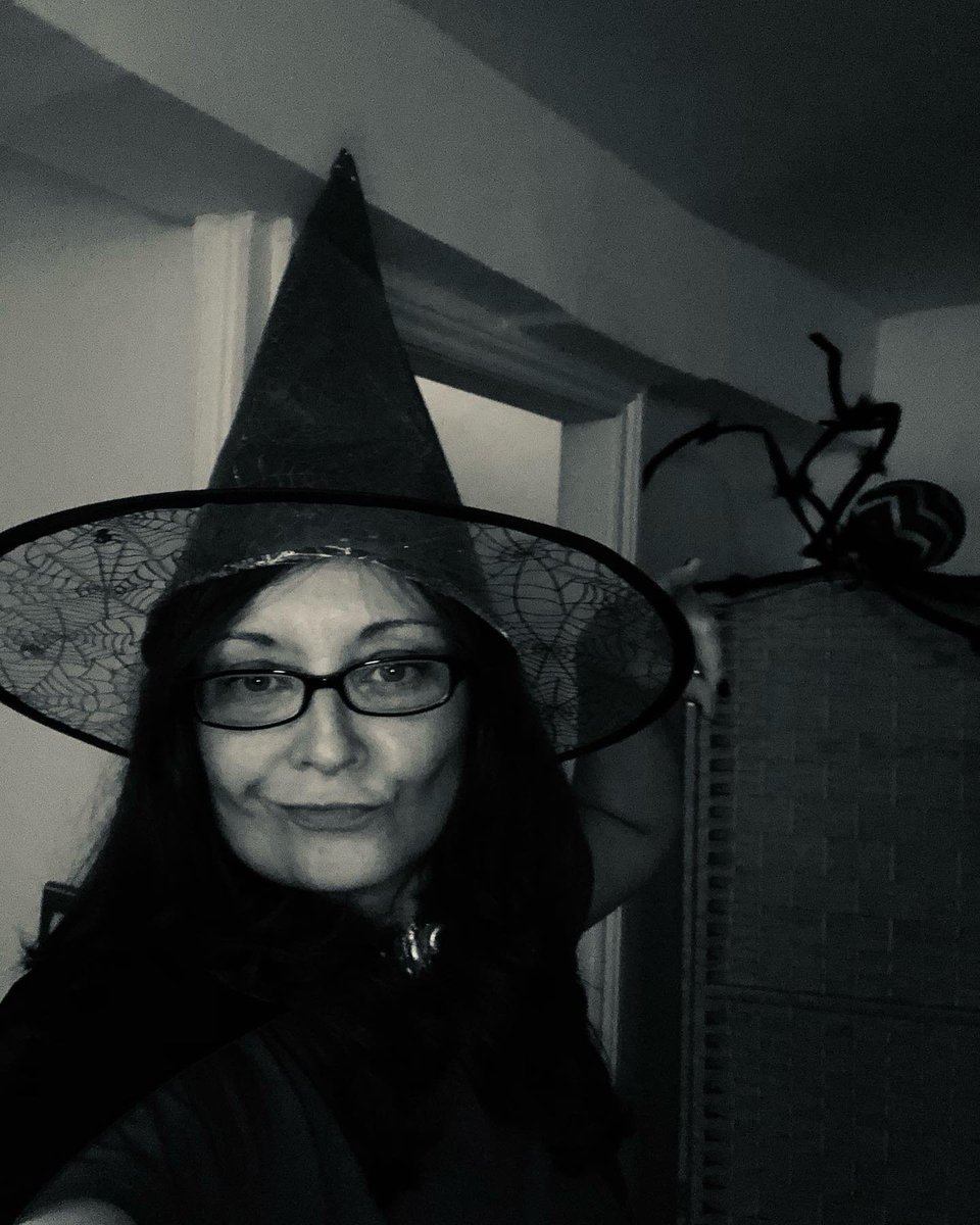 Jobi1kanobe's tweet photo. 🧙♀️🧹Firing up the cauldron and looking for my book of spells (#ADHDWitch)
Happy #Halloween 🎃#spookyseason #witchinghour #whichwitch #witch #spooky https://t.co/JB6UqHVBnd