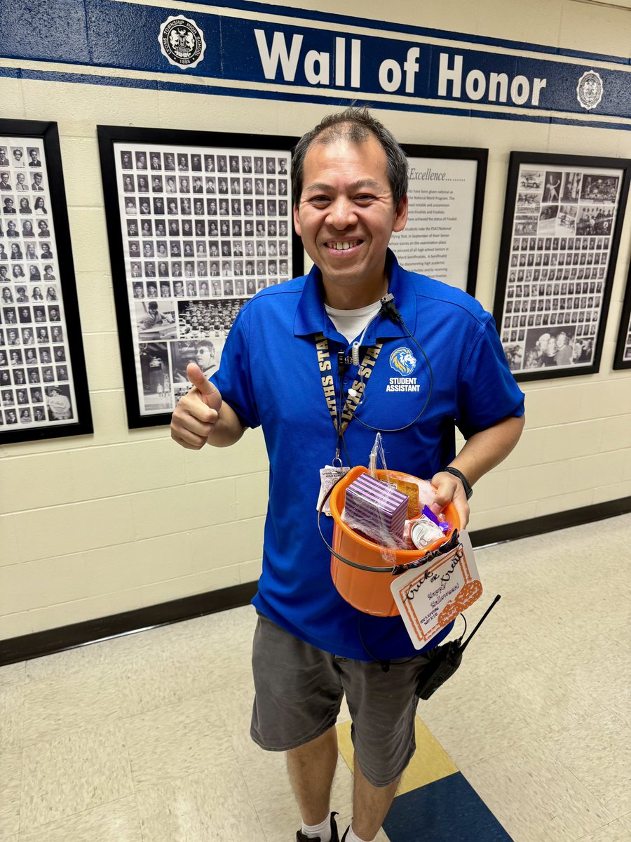 LTHS_D204's tweet photo. Today, we celebrated Halloween with a little extra magic! Our Hocus Pocus Halloween Pumpkin Prize Giveaway brought smiles &amp; spooky surprises for our amazing staff throughout the day. Thank you to our incredible staff for everything you do – we hope you enjoy your treats! #WeAreLT https://t.co/j4BQW1bpmE