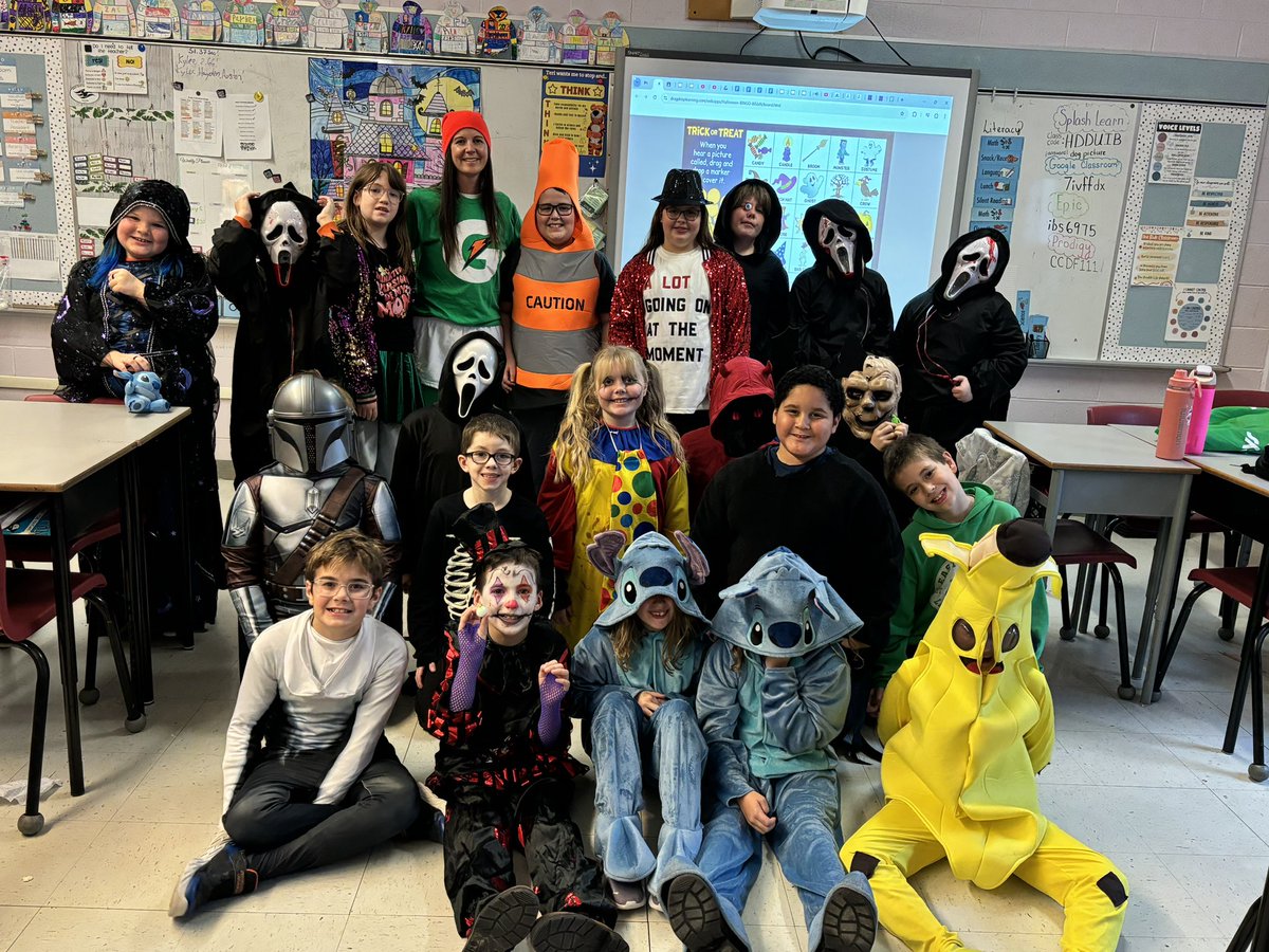 katbart11's tweet photo. Happy Halloween 🎃 👻 @Topsail_Elem https://t.co/5v9ZV5iLDb