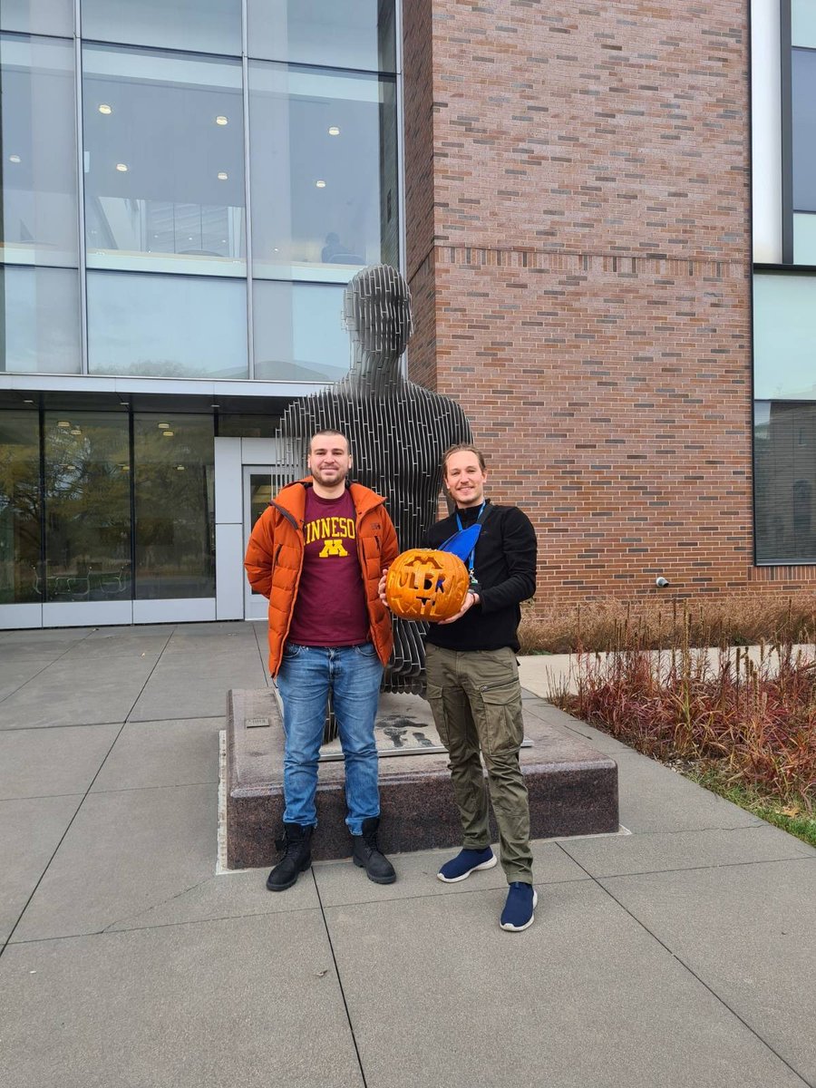 Fulbright France (@fulbrightfrance) on Twitter photo 🎃 Halloween brings people together through creativity, sharing & fun! 👻
🙏 Thanks to Antoine Levrier, 🇫🇷 French Fulbright alumnus 2022/23 (Doctoral Program) specialized in biotechnologies (<a href="/psl_univ/">Université PSL</a>) for this picture at <a href="/UMNCSE/">College of Sci & Eng</a> with fellow Fulbrighter Loannis from Romania 🇷🇴 🎃 Halloween brings people together through creativity, sharing & fun! 👻
🙏 Thanks to Antoine Levrier, 🇫🇷 French Fulbright alumnus 2022/23 (Doctoral Program) specialized in biotechnologies (<a href="/psl_univ/">Université PSL</a>) for this picture at <a href="/UMNCSE/">College of Sci & Eng</a> with fellow Fulbrighter Loannis from Romania 🇷🇴