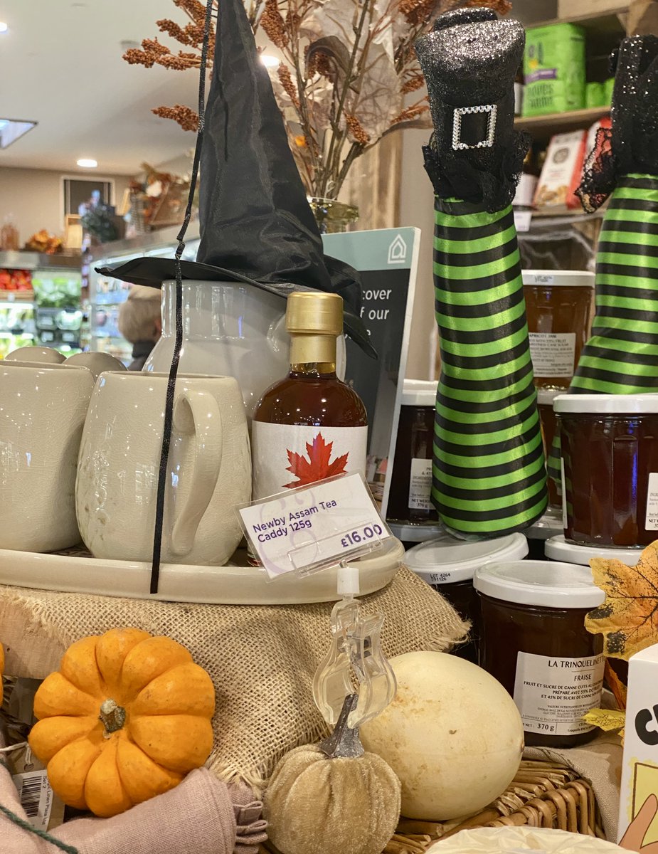 🎃 Happy Halloween! 🎃
We’re loving the autumnal display @Bayleyandsage on Marylebone High St. 
Look out for our 100% Canadian pure maple syrup...
Perfect topping for porridge, pancakes, or even your coffee!
#puremaplesyrup #bayleyandsage #marylebone