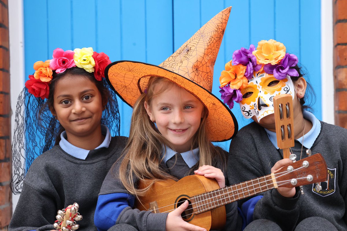 Happy Halloween from Music Generation! 
🎃🪄🧙 

We hope everyone has a fantastic, safe Halloween filled with treats (and just the right amount of tricks!)

📸 Leon Farrell 
#WeAreMusicGeneration #Halloween