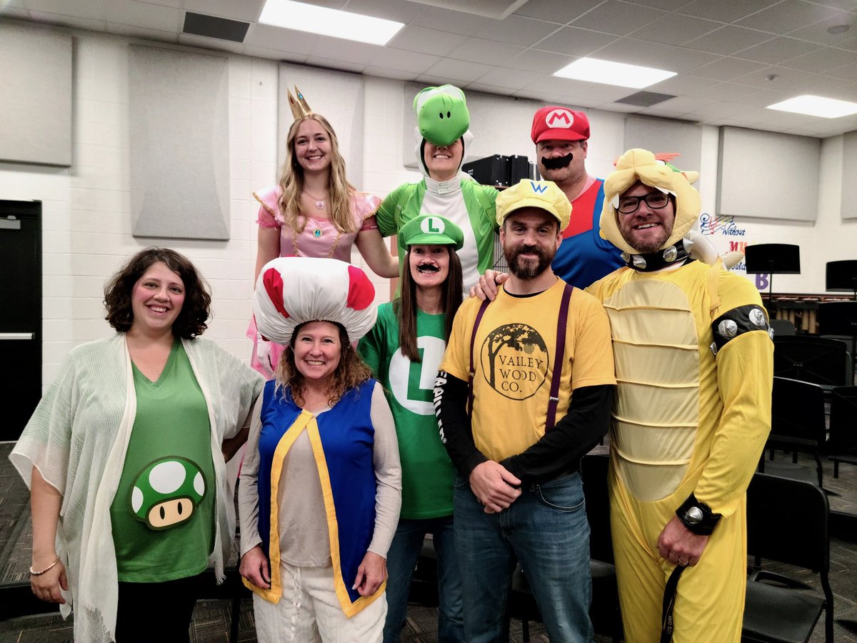 DonlinSTEM's tweet image. Happy Halloween from all of us here at Byron Middle School! 🎃