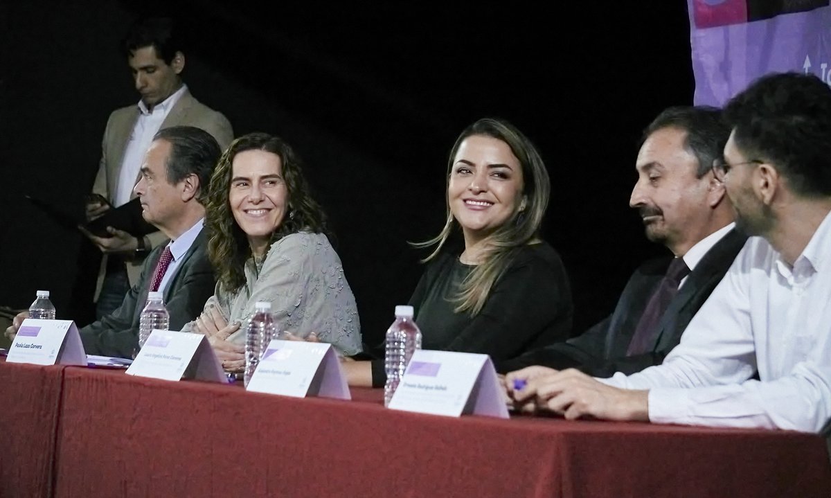 IgualdadJalisco's tweet photo. Realizamos la graduación de la primera generación del Diplomado Digital FOJAL-SISEMH, donde reconocimos a las personas que lo completaron con la entrega de su Constancia de Participación. https://t.co/wP5kmddcZw