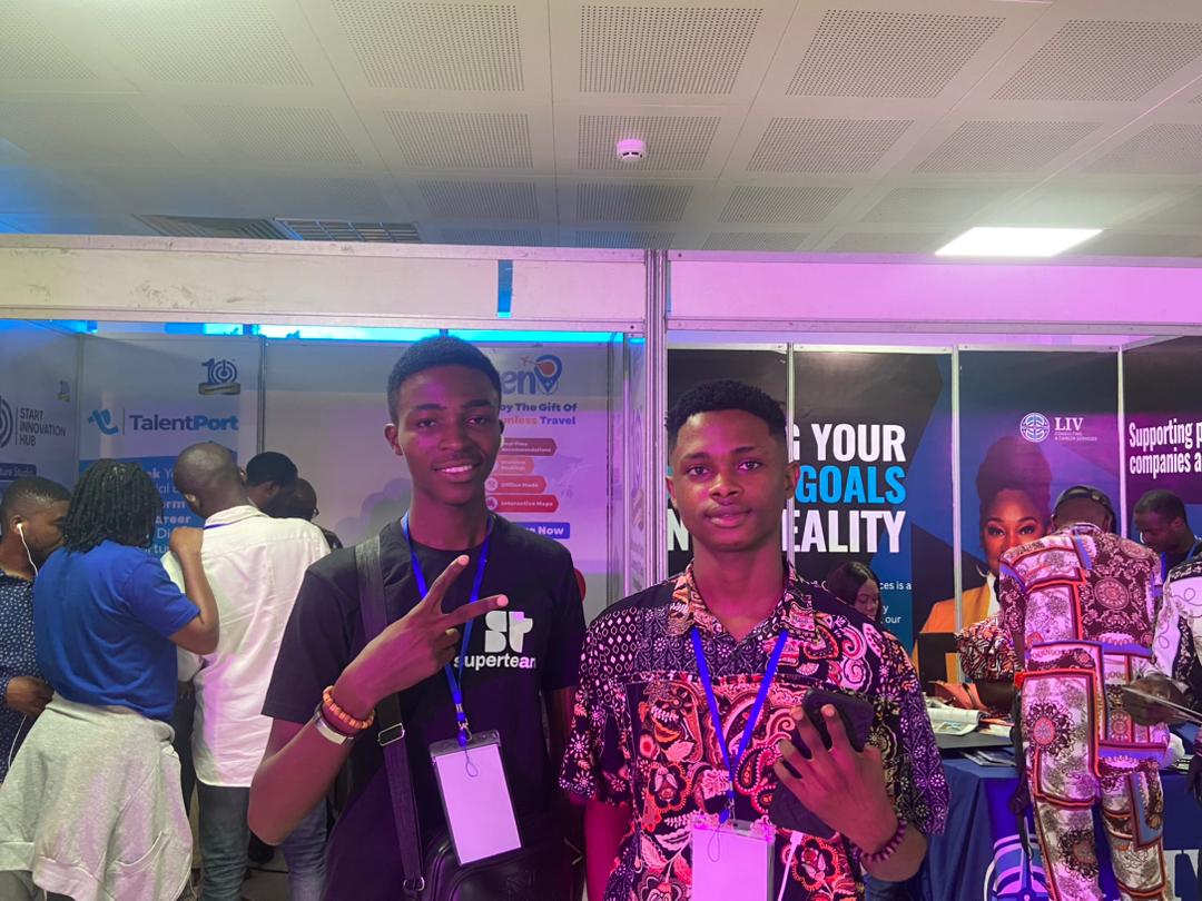 real_marsboy's tweet photo. Out again to the largest event in Akwa ibom state. Took some pics with @codewithmide 🤴🏽and @Ikpa_Udo 🎶at @IbomTechWeek 
#AkwaIbomTechWeek2024 
#akwaibomtechweek 
#ibomtechweek 
#Technology https://t.co/PJGDEbA9R3