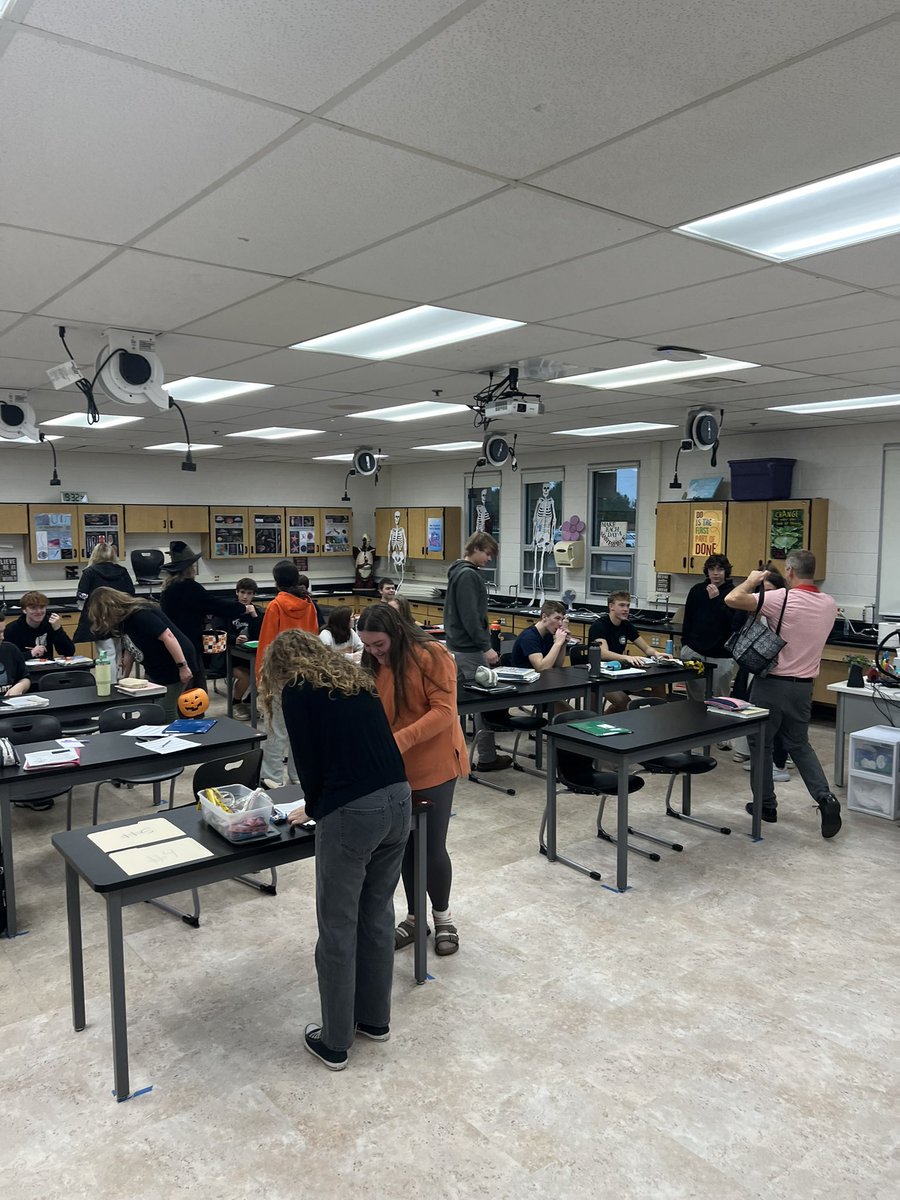 wilson6461's tweet photo. Great Halloween day at Cheboygan High School. We made sure all students and staff got some sweets to kick-start the day!
#GoChiefs!! https://t.co/NLsV7Y4hlP