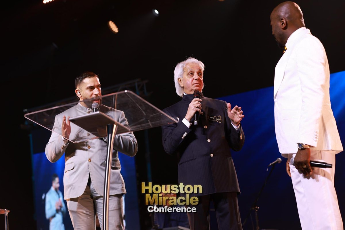 ofmhoustontexas's tweet photo. HOUSTON MIRACLE CONFERENCE (Day 3 Morning) with Apostle Johnson Suleman & Benny Hinn
Ministering~ Benny Hinn
#ApostleJohnsonSuleman
#PastorBennyHinn
#houstonmiraclecrusade
#MiracleService
#OFMHouston
#houstontx https://t.co/pxtInJVQBi